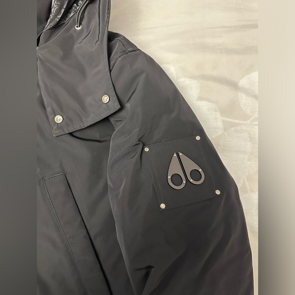 Men Moose Knuckles Parka - Picture 5 of 9